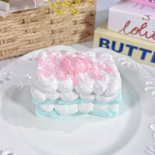 ピンクいちごロールケーキ スクイーズトイ 食品グレードシリコン スローリバウンド ストレス解消グッズ