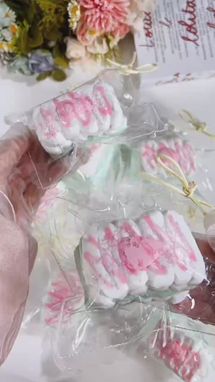 ピンクいちごロールケーキ スクイーズトイ 食品グレードシリコン スローリバウンド ストレス解消グッズ
